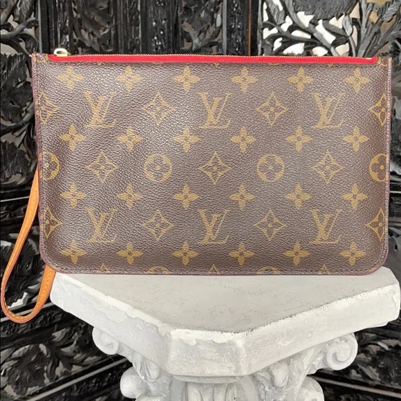 Louis Vuitton Neverfull Monogrom Clutch - Picture 2 of 10